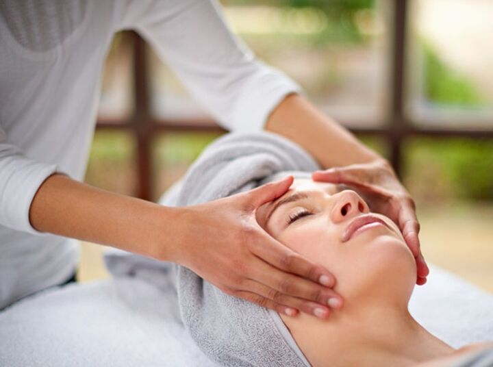 masaj al pielii faciale pentru întinerire